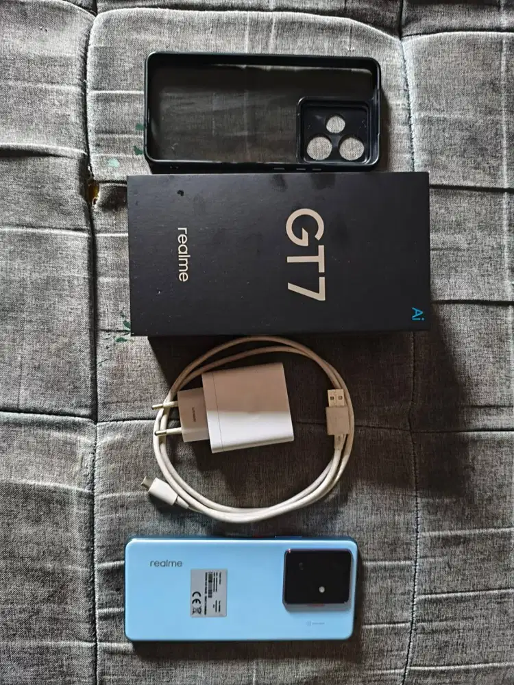 Realme GT7 12/256GB Biru Dimensity 9400e 7000MaH