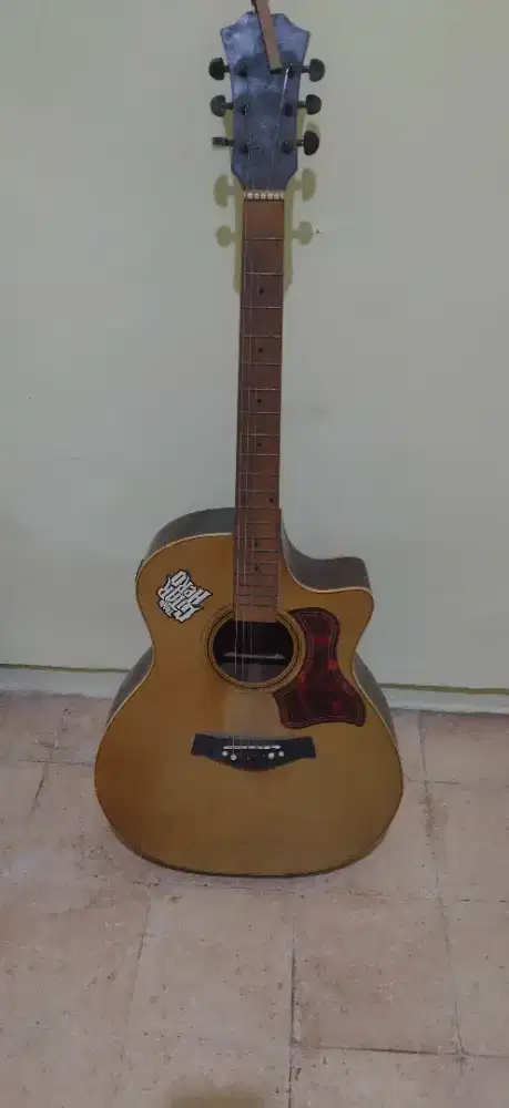 Gitar akustik costem taylor