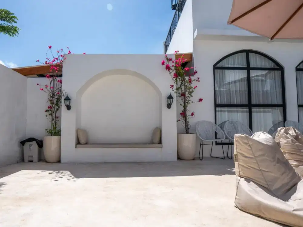 DIJUAL DAN DISEWAKAN VILLA BALI UNGASAN  FURNISH, ADA KOLAM RENANG DAN MINI FUTSAL