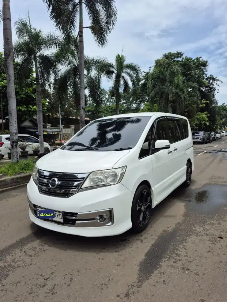 Serena HWS Autech 2.0 2014 Putih Terawat Siap Pakai