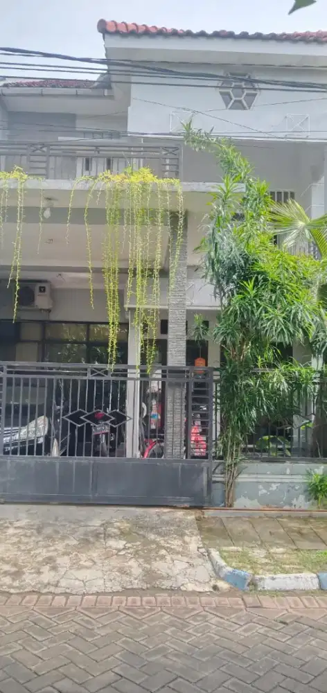 Rumah daerah KEBRAON 2 lantai, dekat dengan fasum