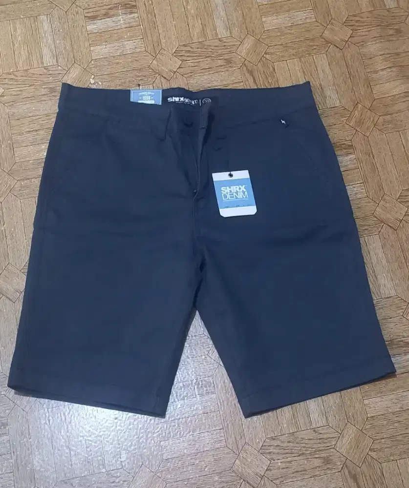 Celana Pendek Pria Shark