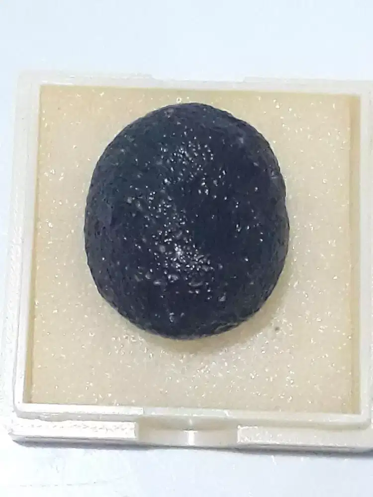 Meteorid antariksa gugur di muka rumah