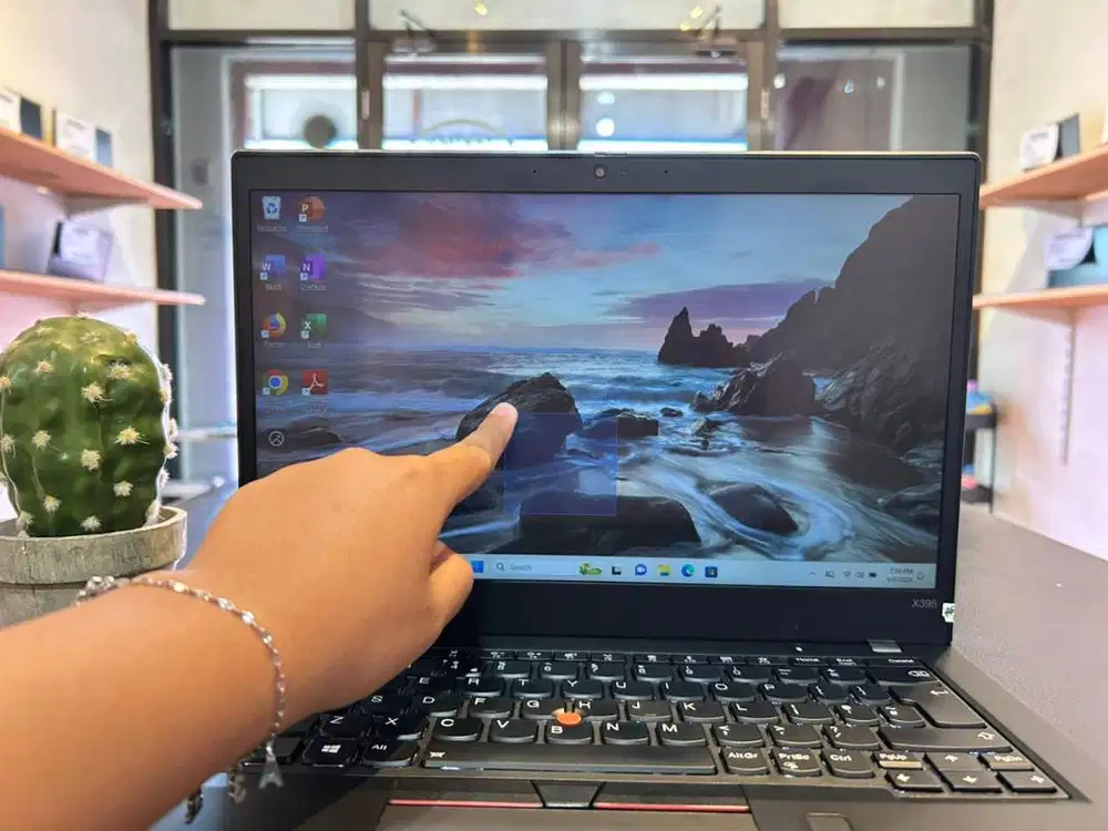 LENOVO THINKPAD X395//AMD RYZEN 5PRO-3500U//RAM 16GB//TOUCHSCREEN