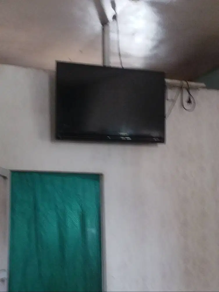 TV LED SHARP 32 INCH. KONDISI MULUS DAN TERAWAT.