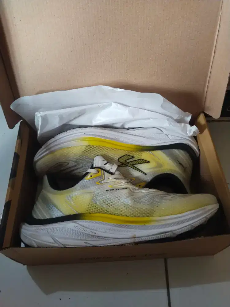 Sepatu olah raga Spotec running twizzy