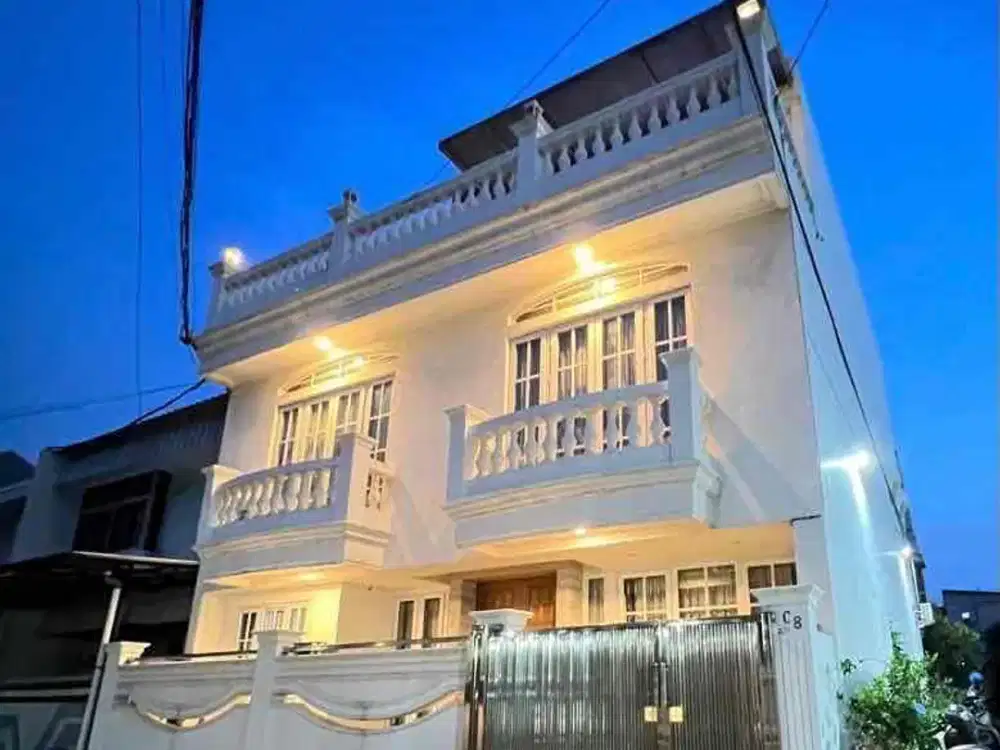 Dijual Rumah Mewah Dibawah Harga Pasaran Posisi Hook Furnished di Komplek Bandengan Selatan