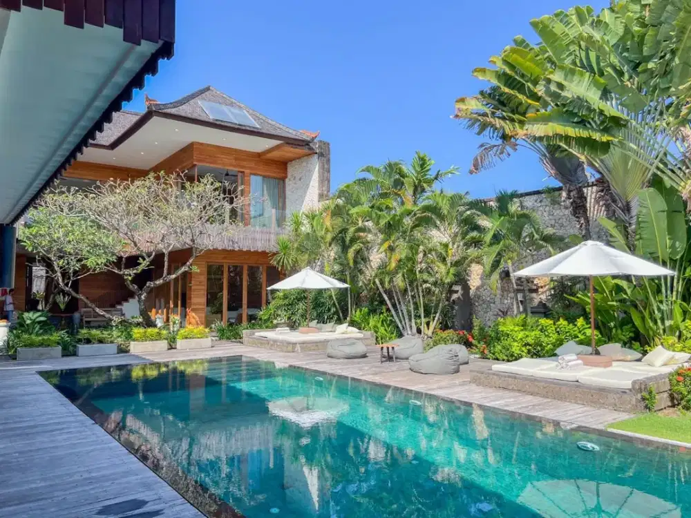 PRIVATE LUXURY VILLA IN SEMINYAK WALKING DISTANCE TO THE BEACH