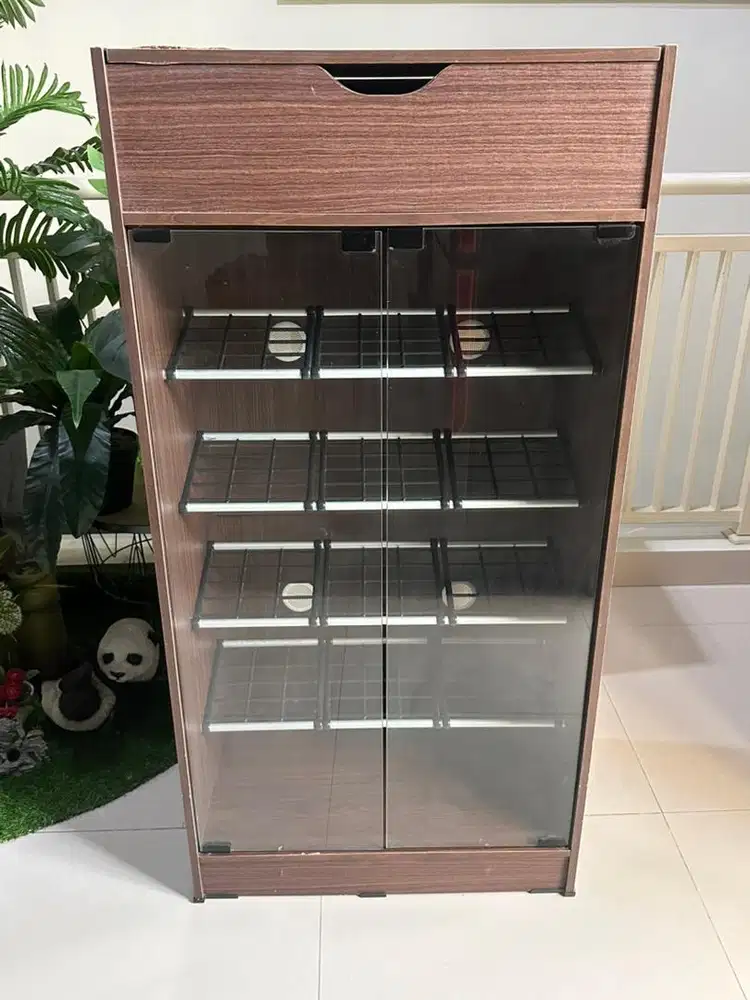 Lemari Kaca Rak Sepatu Susun Pro Design