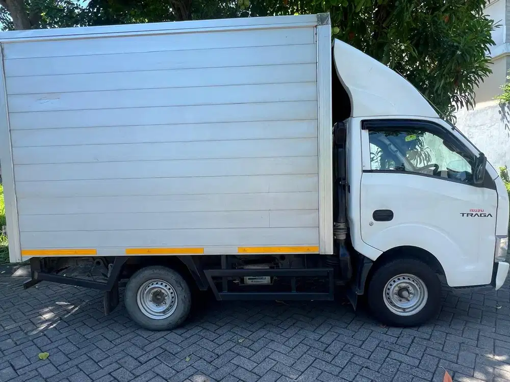 Isuzu Box Traga 2023 Diesel full mulus no minus