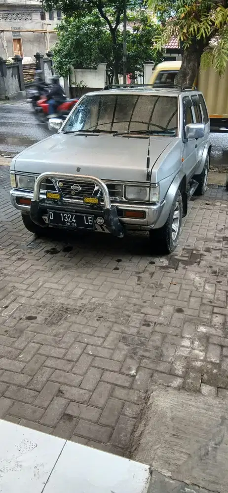 Nissan Terrano Kingsroad 2.4 1998