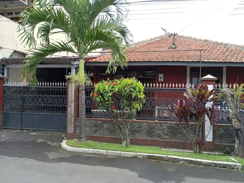 Rumah Nyaman Siap Huni di Komplek Pharmindo Cimahi Selatan – LT ±200m², 3KT, Garasi + Carport