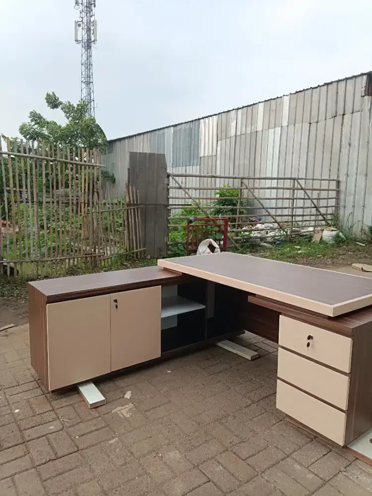 Meja Direksi Kantor Model L New