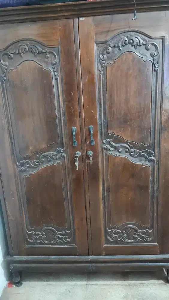 Lemari pakaian 2 pintu