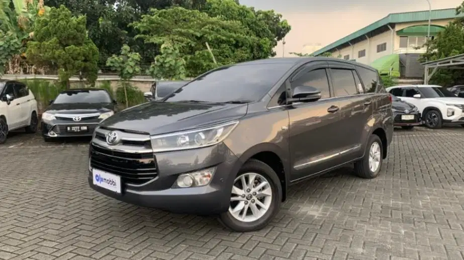 DP MURAH - Toyota Kijang Innova 2.0 V Bensin-AT 2019 Abu
