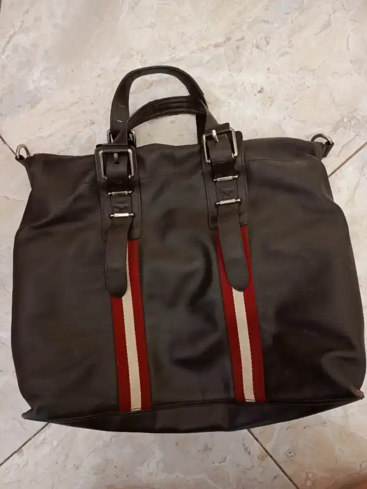 Tas Hobo Bally jangan tanya harga pasnya