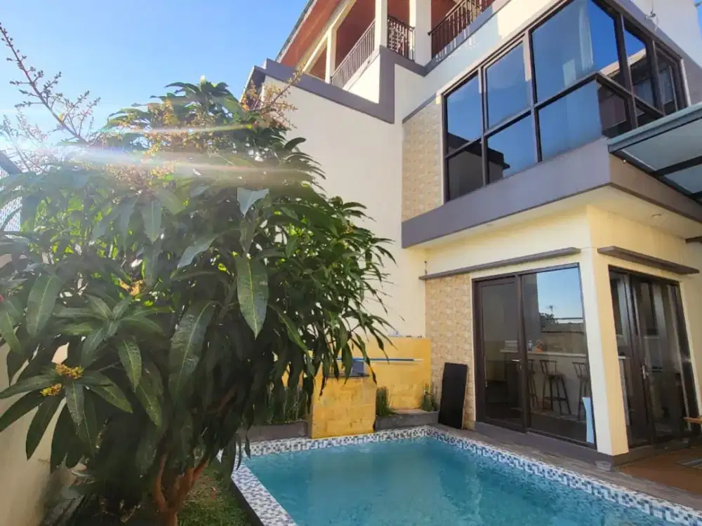 Dijual rumah Villa ada kolam renang di jalan kayu Ambon Lembang Bandung barat