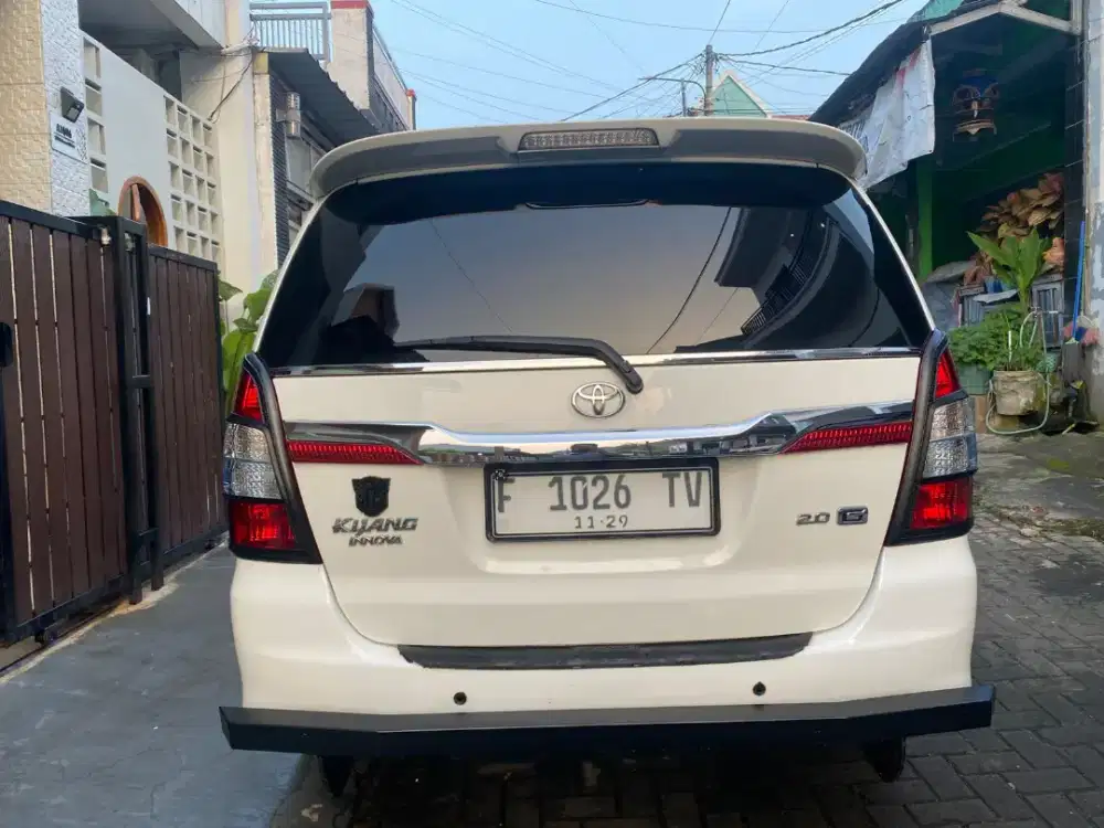 Kijang innova g at besnin mobil