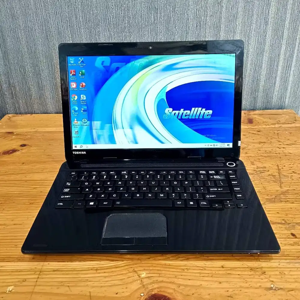 Banting Harga Toshiba C40 performa stabil, desain compact