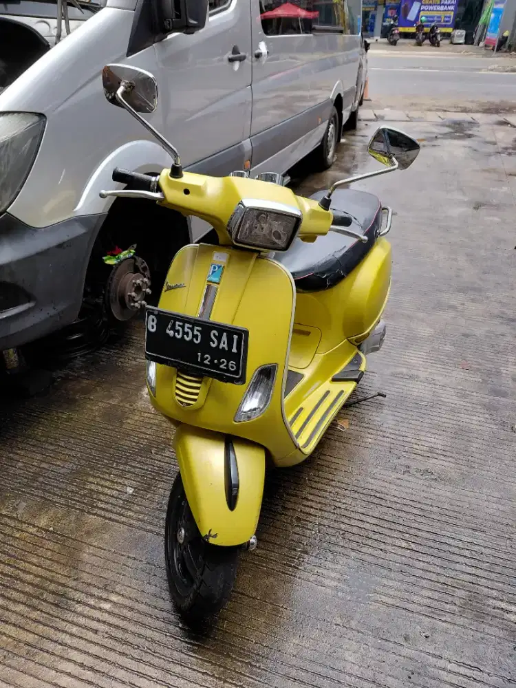 vespa s125 kuning