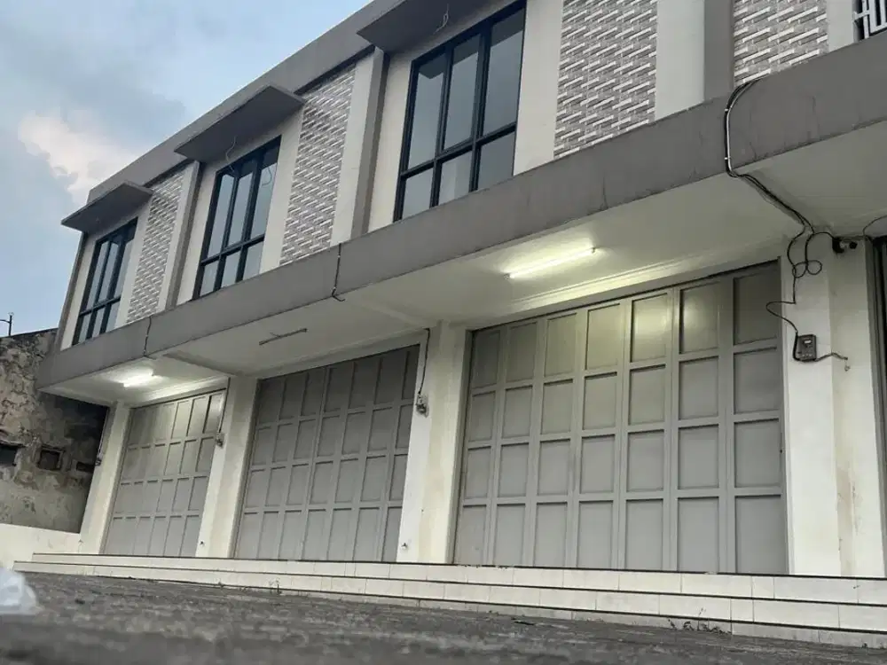 Ruko Baru 2 Lantai SHM di Komplek Pharmindo – Lokasi Ramai, Siap Usaha & Kantor