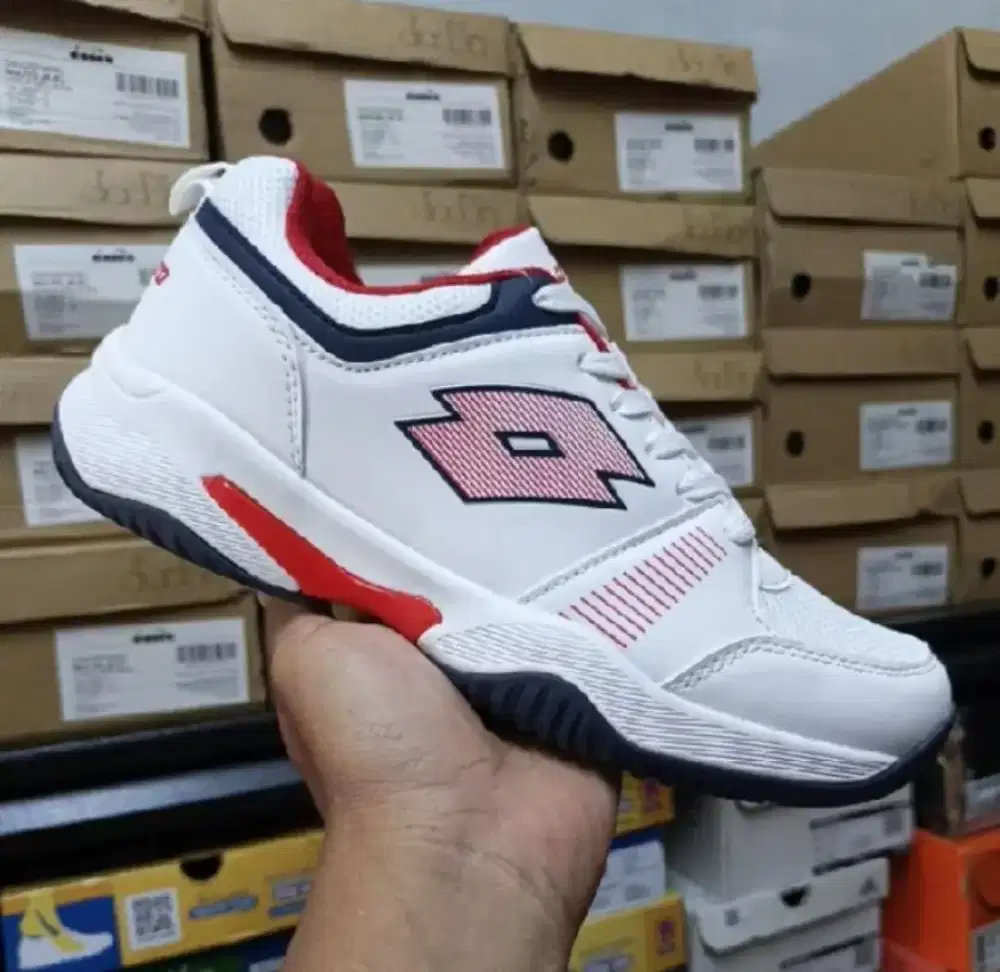Sepatu tenis dan badminton lotto size 40 dan 42 murah