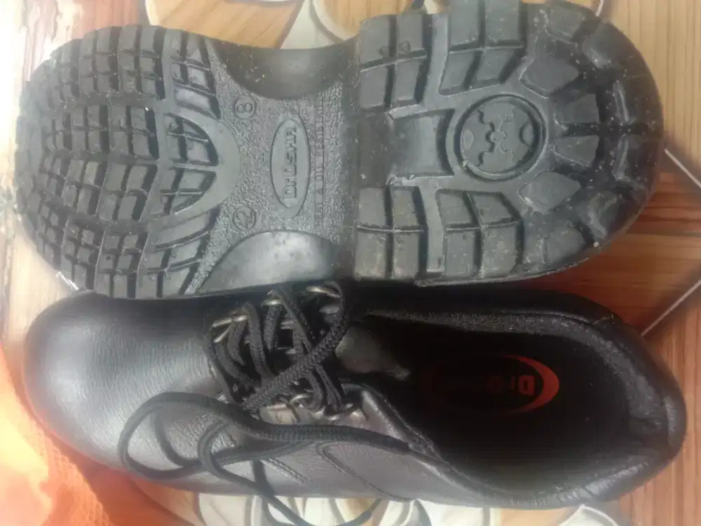 Safety shoes/sepatu pelindung Dr Osha
