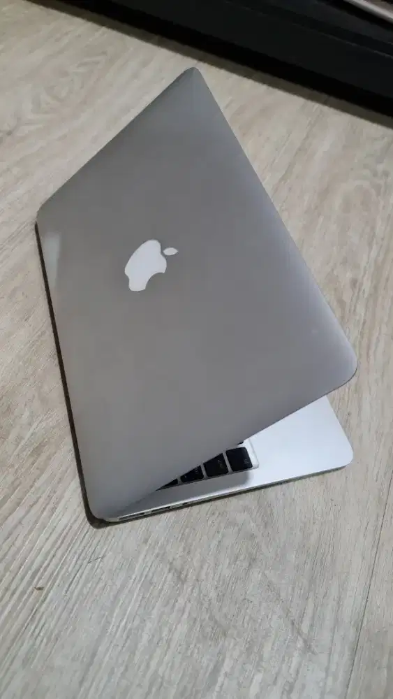 Macbook Air 2013 core I5 4/256 Os 14 Siap pakai