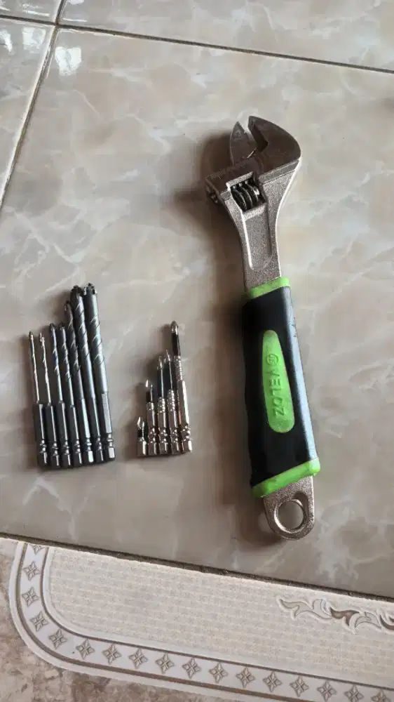 Kunci inggris, mata bor, mata obeng