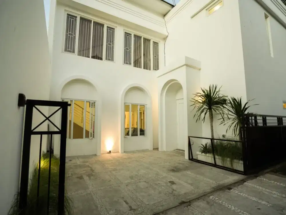 For Sale Brand New Villa Mewah  Full Furnished Dengan Nuansa Putih Bersih Di  Area Tibubeneng Canggu Bali. Pantai berawa, Pantai Pererenan