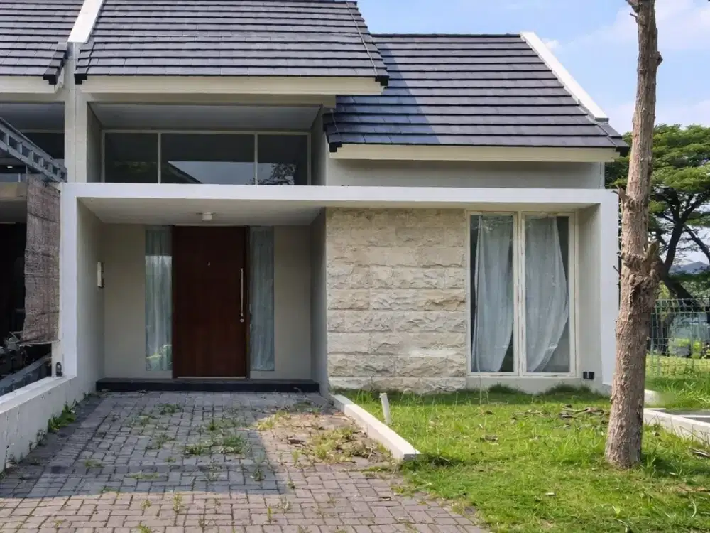 Rumah Northwest Park, Citraland Strategis • Carport