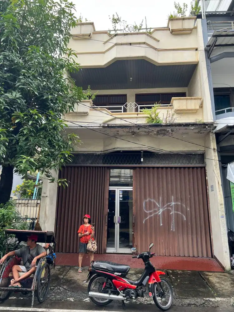 RUKO STRATEGIS SIAP PAKAI – LOKASI RAMAI PADEMANGAN!