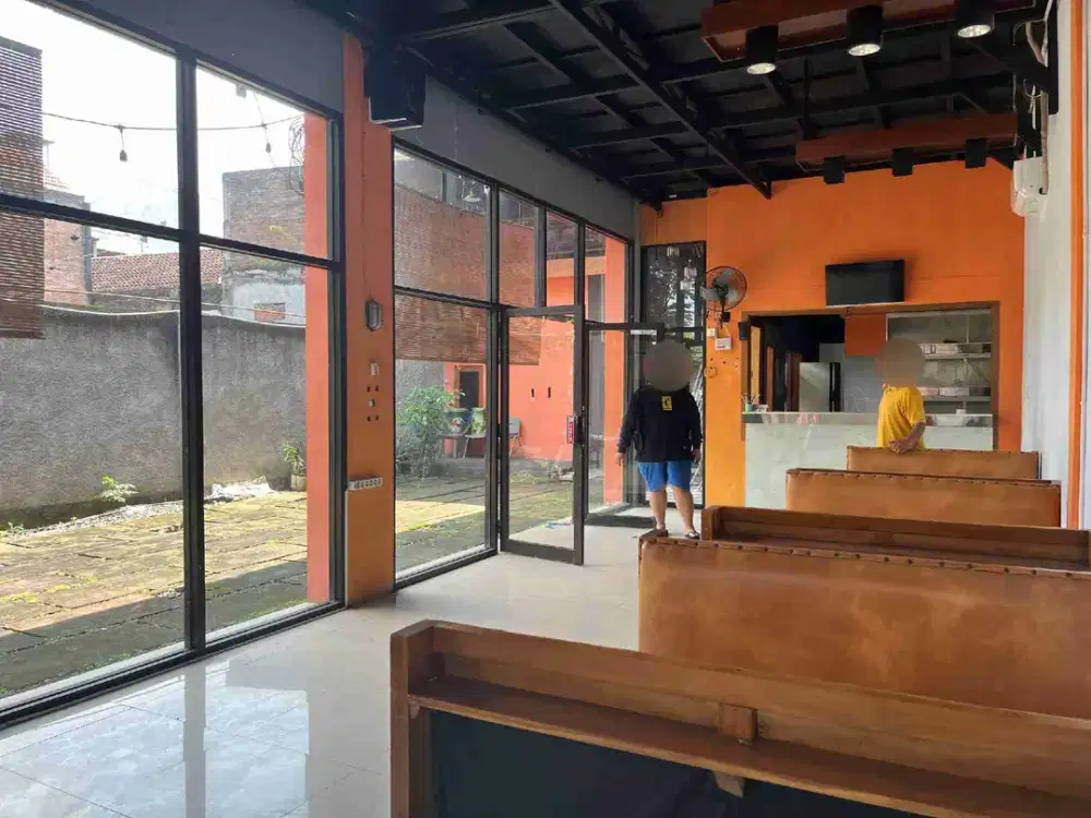 ruang usaha Ex Caffe include furnished tepi jalan raya UNS Jebres