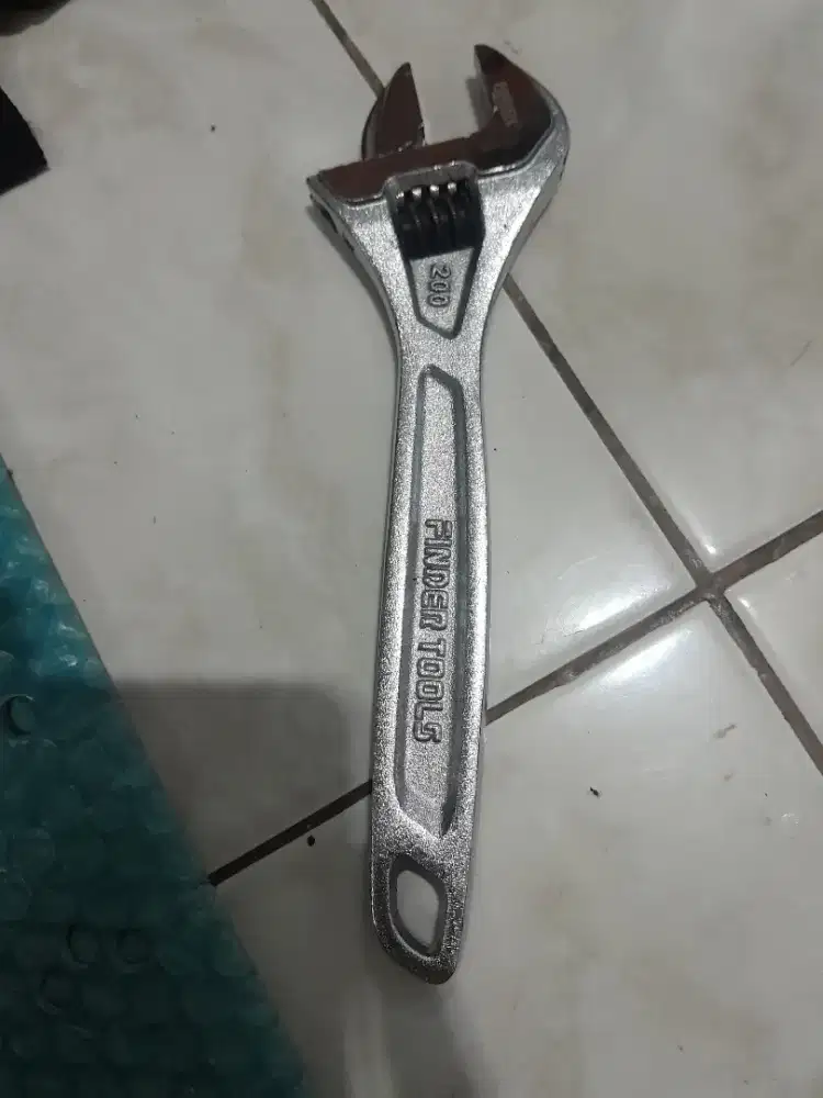 Kunci inggris uk 10 inci