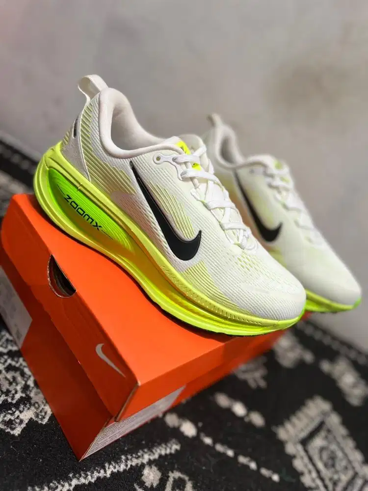 Sepatu Nike Vomero 18 original resmi