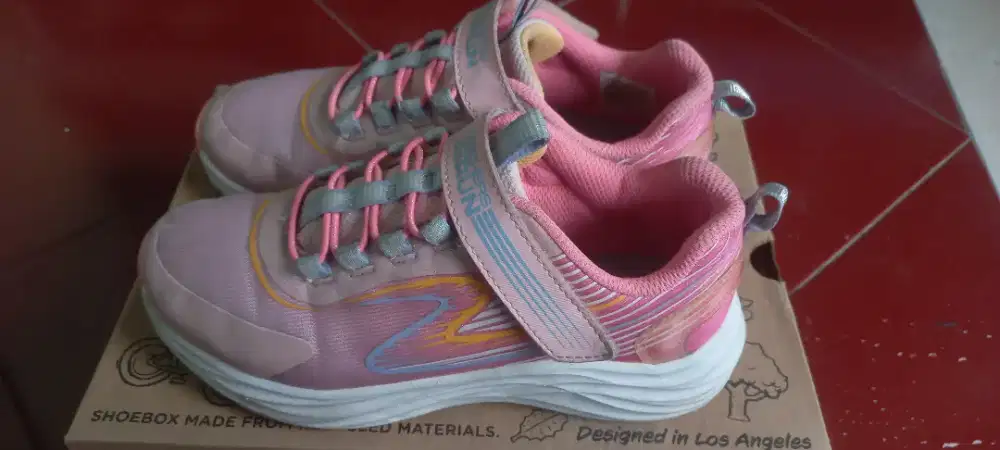 Sepatu Skechers anak