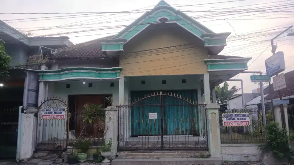 DISEWAKAN RUMAH + RUANG USAHA STRATEGIS – COCOK UNTUK WARUNG / TOKO