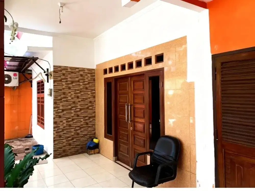 Di Jual Rumah siap huni 2 Lantai Di Kelurahan Makasar Jakarta Timur