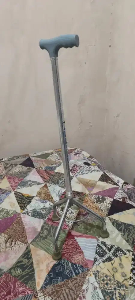 Dijual kursi roda dan tongkat lansia