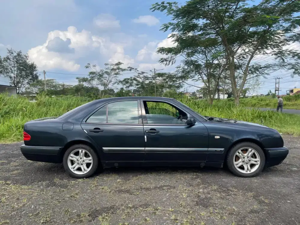 Dijual Cepat Mobil Mewah Murah Clasic Elegent