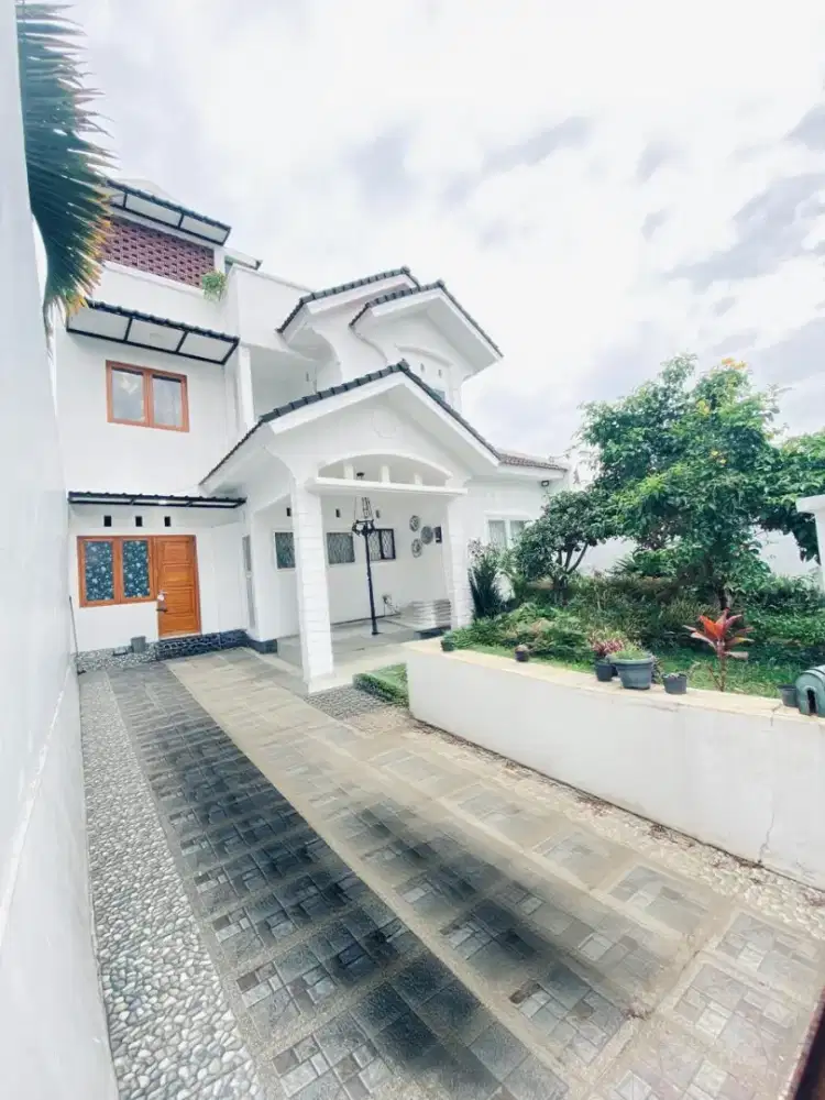 Rumah besar butuh cepat murah di komplek Setiabudi regency bandung SHM