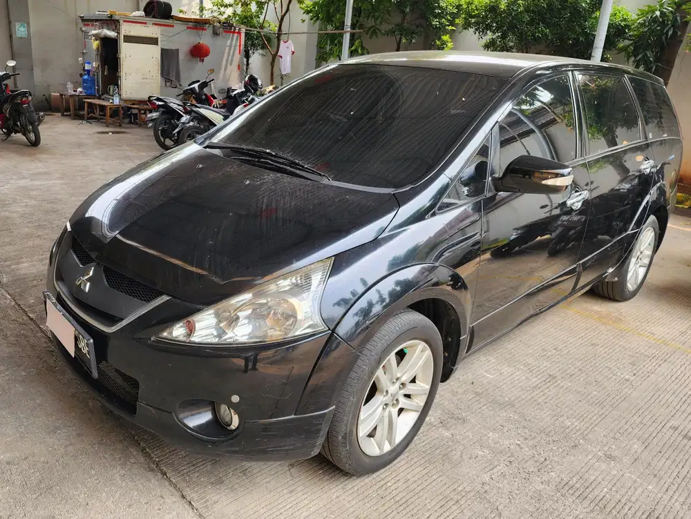 Mitsubishi Grandis 2010 Bensin