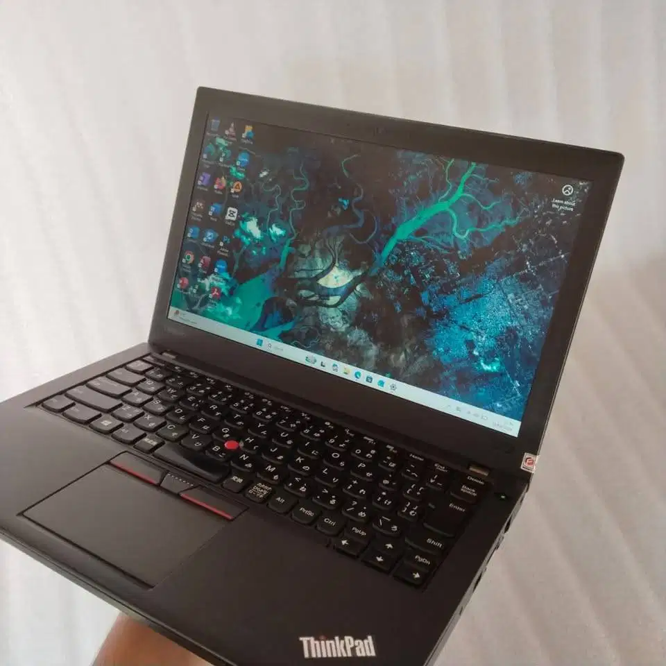 laptop Lenovo Thinkpad X260 Core i5 gen 6 Ram 8/ 128 GB - Banyak Bonus