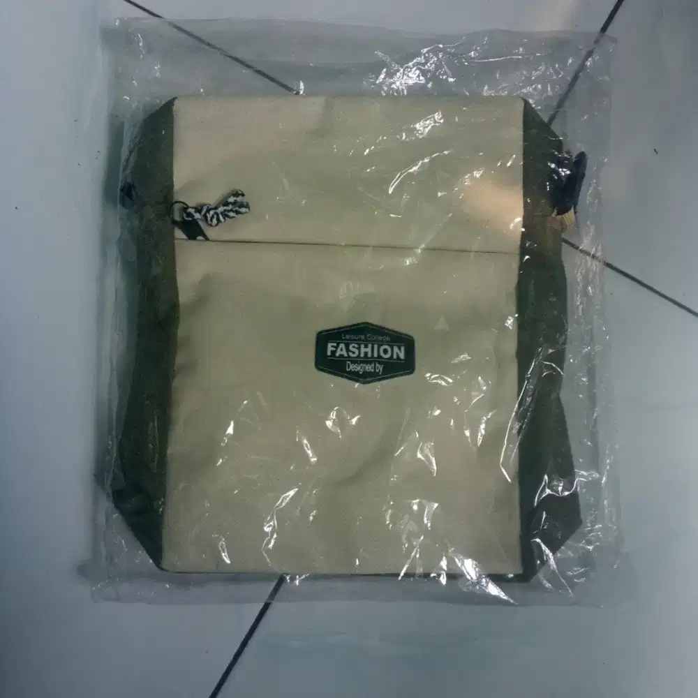 Tas selempang pria warna hijau putih