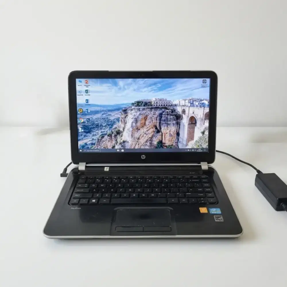 Laptop HP pavilion 14 intel core i3 - GPU Radeon HD8600 2GB - Win10pro