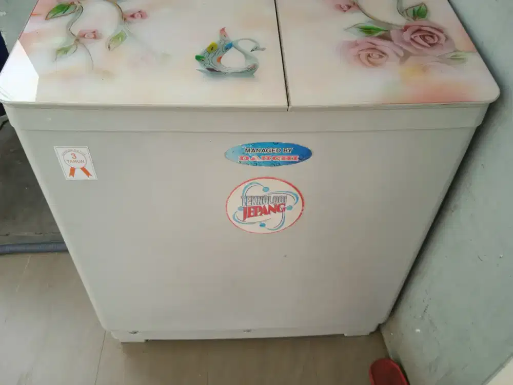 Mesin cuci dua tabung merk daichi kondisi baik siap pakai harga net