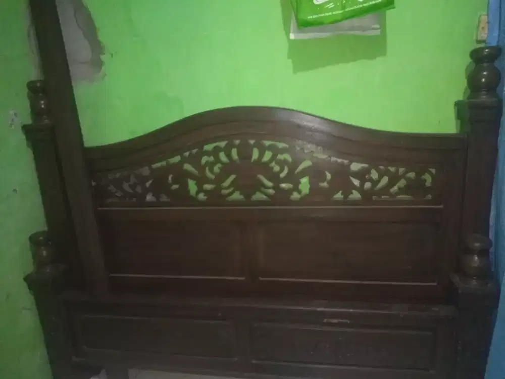 Jual cepat Dipan tempat tidur kayu jati ukir