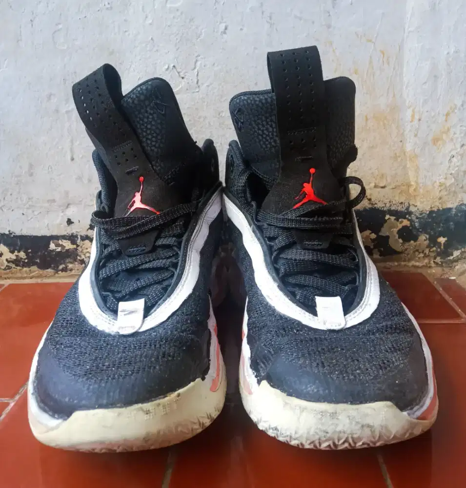 SEPATU BASKET AJ 36