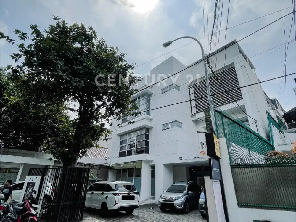 Gedung Komersial 3 Lantai + Rooftop Di Lokasi Strategis