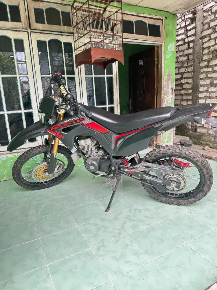 Dijual motor honda CRF 2022 milik pribadi tangan pertama